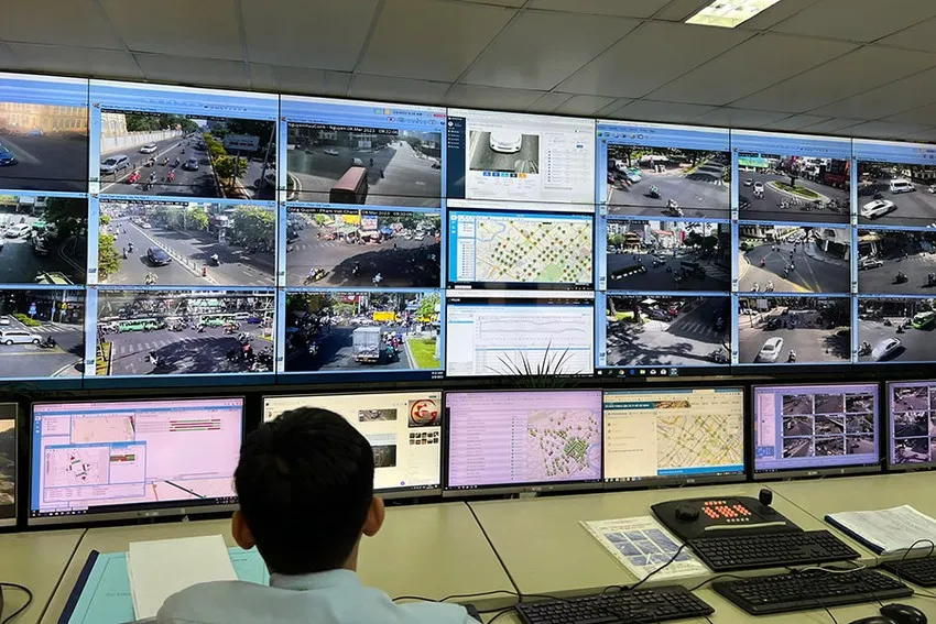 Các phương tiện quá tải sẽ được báo về Trung tâm Quản lý điều hành giao thông đô thị. Ảnh: ĐT Các phương tiện quá tải sẽ được báo về Trung tâm Quản lý điều hành giao thông đô thị. Ảnh: ĐT