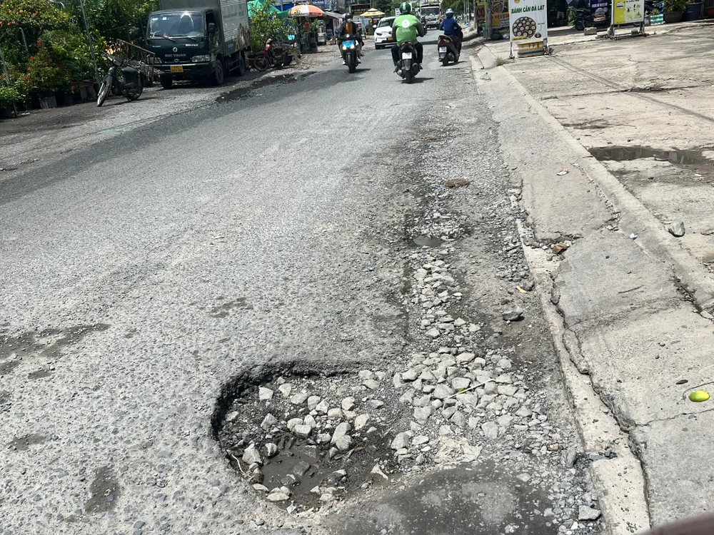 Sở GTVT TP.HCM đã nhiều lần nhắc nhở chủ đầu tư, UBND TP Thủ Đức và các đơn vị để đảm bảo an toàn giao thông. Ảnh: ĐT Sở GTVT TP.HCM đã nhiều lần nhắc nhở chủ đầu tư, UBND TP Thủ Đức và các đơn vị để đảm bảo an toàn giao thông. Ảnh: ĐT