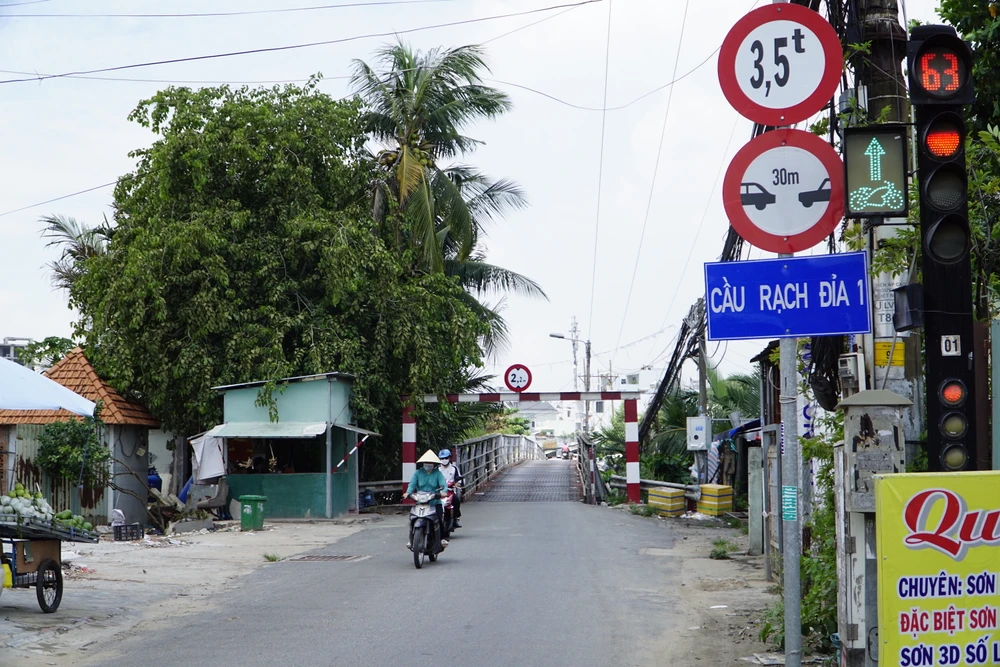 Hiện trạng cầu Rạch Đỉa. Ảnh: ĐT