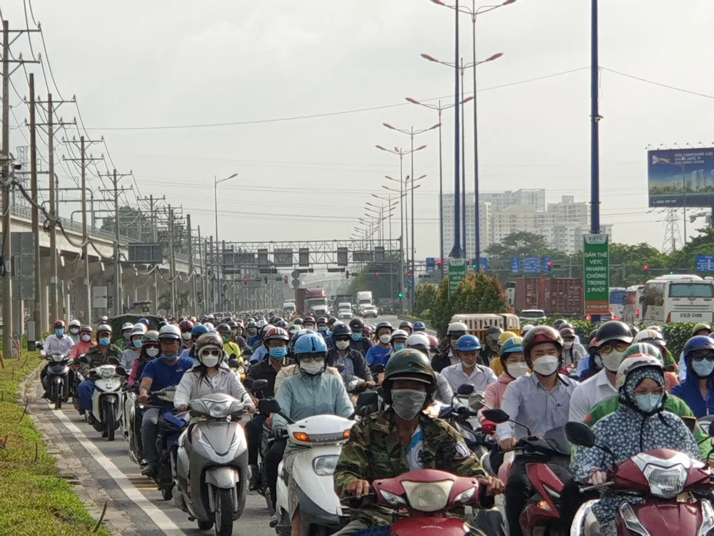 Hình ảnh giao thông trong các buổi sáng trên đường Võ Nguyên Giáp.