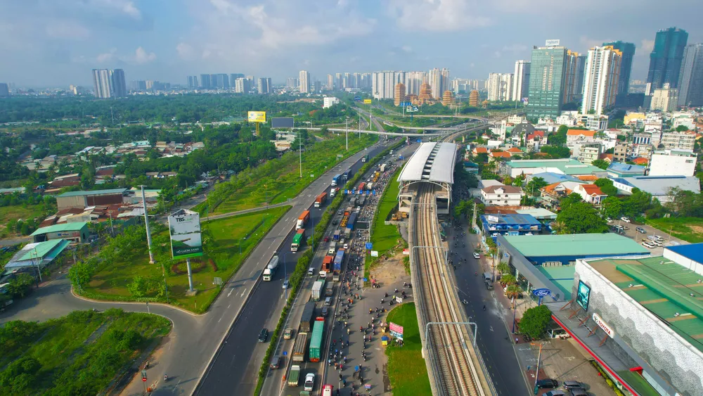 Đường Võ Nguyên Giáp chạy song song với tuyến metro số 1 (Bến Thành - Suối Tiên).