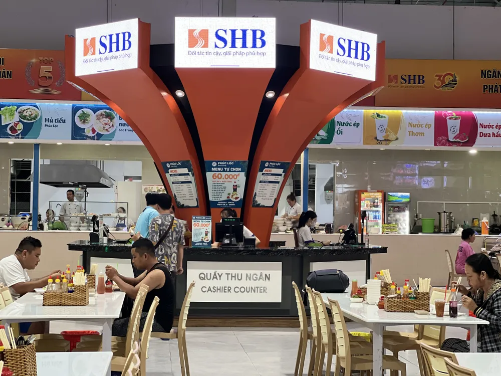 Việc xây dựng các trạm dừng chân khang trang, hiện đại đang được Bộ GTVT tích cực triển khai, lựa chọn nhà đầu tư theo hình thức xã hội hóa. Hình ảnh tại trạm Phúc Lộc - CTV