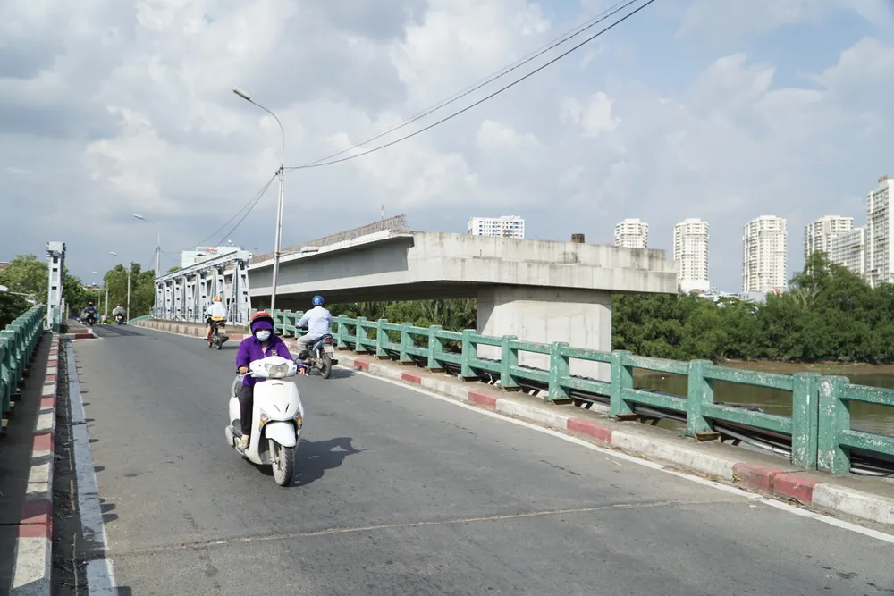 Dự án cầu Phước Long mới có dài 380 m, rộng 10,5 m. Tổng vốn đầu tư 398 tỉ đồng bằng vốn ngân sách nhà nước, thực hiện giai đoạn 2016 - 2019. Tuy nhiên, sau một thời gian tạm ngưng thi công, dự án này đã làm phát sinh thêm chi phí bồi thường.