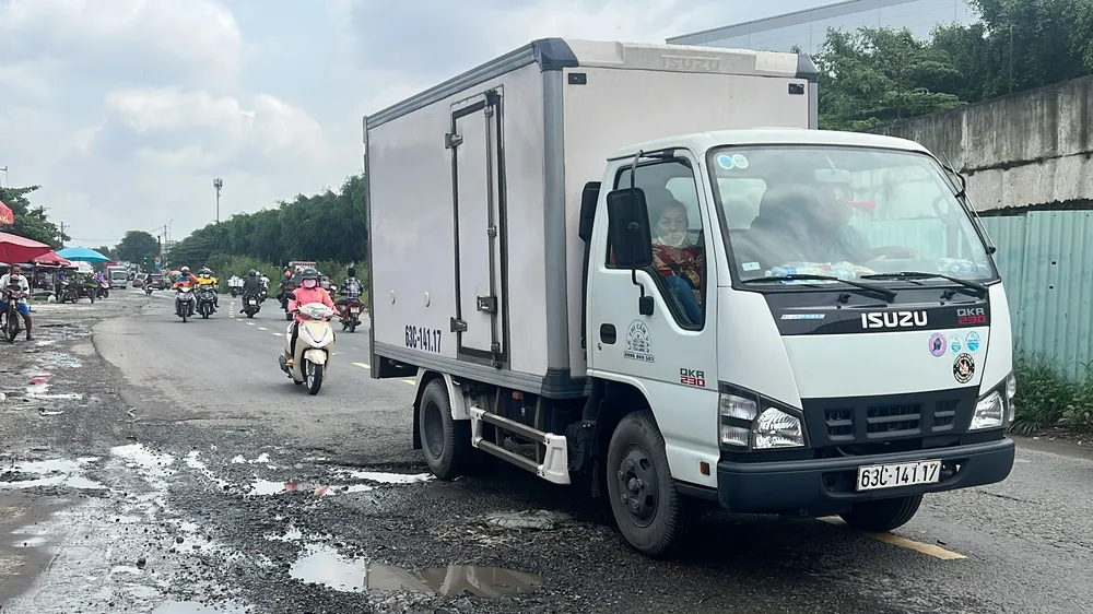 Đường Lã Xuân Oai kết nối với khu công nghệ cao, theo đó mật độ giao thông đi lại rất lớn. Ảnh: ĐT