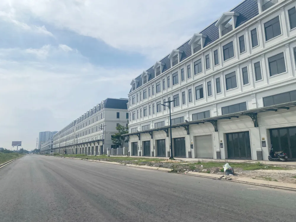 Dự án chia làm hai giai đoạn. Giai đoạn 1 có điểm đầu là đường Mai Chí Thọ và điểm cuối là đường Đỗ Xuân Hợp và đoạn 2 có điểm đầu là đường D11 và điểm cuối là vành đai 2. Trên dự án này có ba cây cầu gồm: Bà Dạt, Mương Kênh, Bà Hiện. Ảnh: ĐT