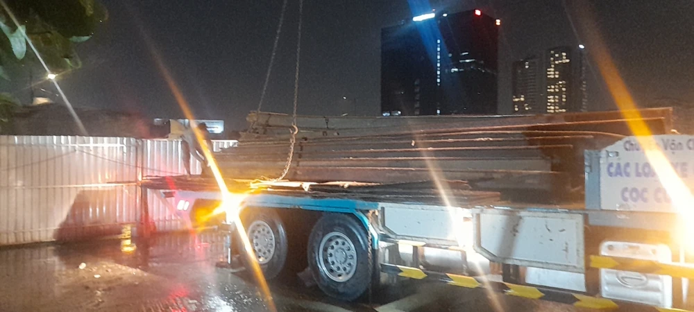 Ban Giao thông cho biết dự án xây dựng hầm chui Nguyễn Văn Linh - Nguyễn Hữu Thọ có vai trò vô cùng quan trọng, giải quyết tình trạng ùn ứ khu vực phía Nam TP. Theo đó, Ban Giao thông đang nỗ lực đẩy nhanh tiến độ dự án theo đúng tiến độ đề ra để phục vụ người dân. Ảnh: CTV Ban Giao thông cho biết dự án xây dựng hầm chui Nguyễn Văn Linh - Nguyễn Hữu Thọ có vai trò vô cùng quan trọng, giải quyết tình trạng ùn ứ khu vực phía Nam TP. Theo đó, Ban Giao thông đang nỗ lực đẩy nhanh tiến độ dự án theo đúng tiến độ đề ra để phục vụ người dân. Ảnh: CTV