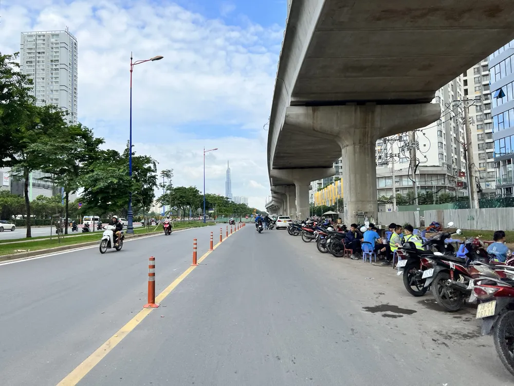 Đặc biệt, cán bộ, công chức, viên chức, người lao động thuộc quản lý của ngành giao thông vi phạm quy định pháp luật về sử dụng lòng, lề đường, vỉa hè dẫn đến tai nạn giao thông cũng sẽ bị xử lý nghiêm. Ảnh: ĐT