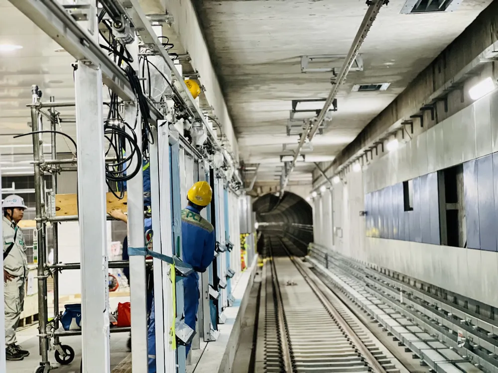 Cửa chắn ke ga ở ga ngầm. Ảnh: MAUR Cửa chắn ke ga ở ga ngầm. Ảnh: MAUR