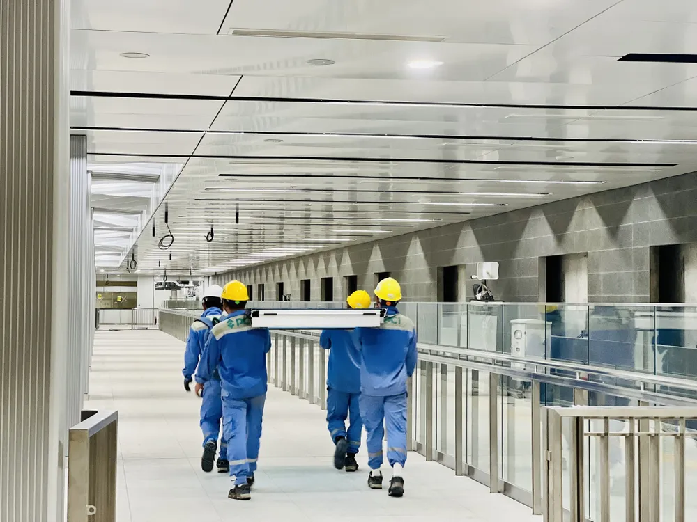 Hiện nay, nhà thầu cũng đang tiếp tục lắp đặt cho ga Ba Son. Ảnh: MAUR Hiện nay, nhà thầu cũng đang tiếp tục lắp đặt cho ga Ba Son. Ảnh: MAUR