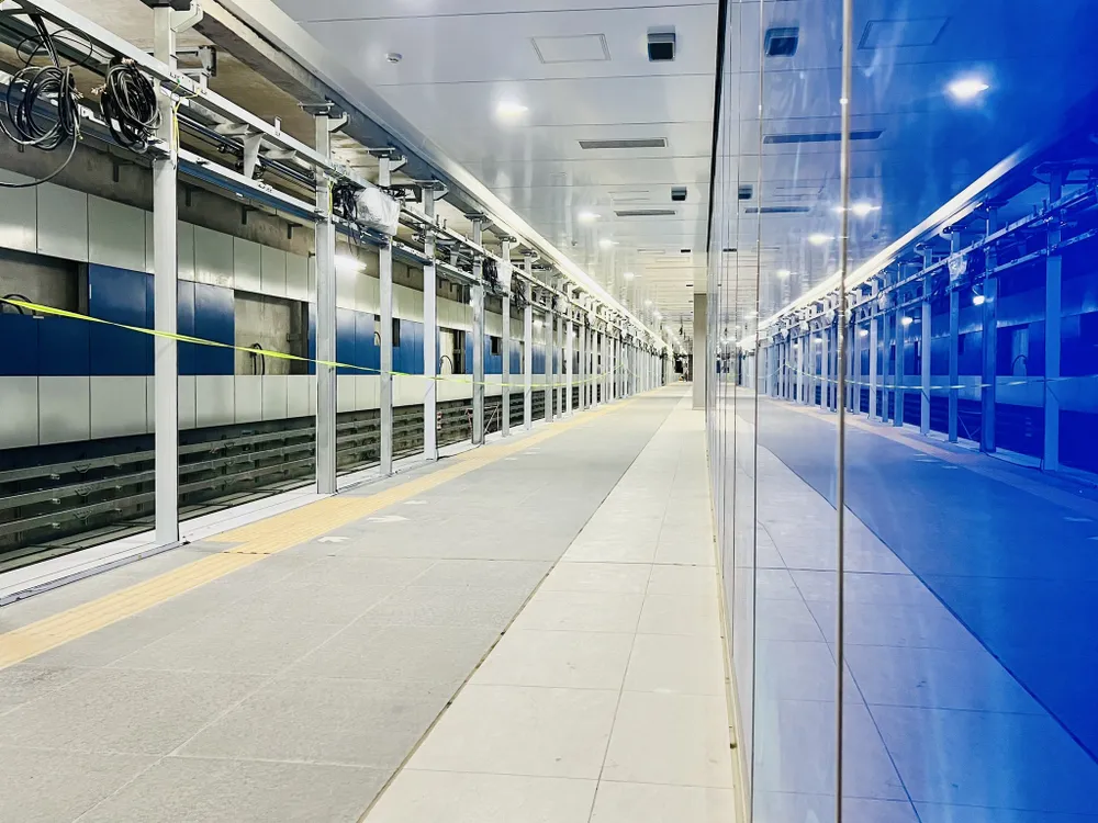 Cửa chắn ke ga loại cao (kín hoàn toàn) được thiết kế cho 3 nhà ga ngầm (Bến Thành, Nhà hát TP và nhà ga Ba Son). Ảnh: MAUR Cửa chắn ke ga loại cao (kín hoàn toàn) được thiết kế cho 3 nhà ga ngầm (Bến Thành, Nhà hát TP và nhà ga Ba Son). Ảnh: MAUR