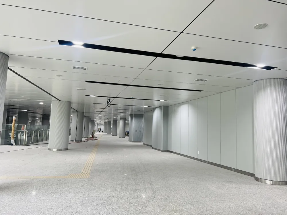 Tầng B1 - hệ thống chiếu sáng, ốp gạch, lát nền... đã được hoàn thành.