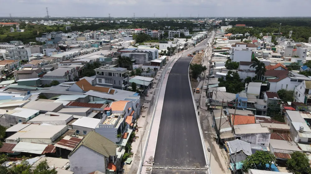 Dự án cầu Long Kiểng được phê duyệt từ năm 2001, đến năm 2018 mới được khởi công và dự kiến hoàn thành vào năm 2019. Tuy nhiên, do vướng giải phóng mặt bằng nên dự án tạm ngưng thi công ba năm. Đến tháng 9-2022, dự án mới được tái khởi động.