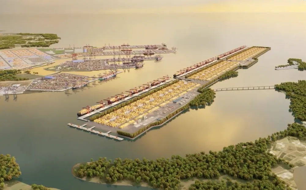 Cảng trung chuyển quốc tế Cần Giờ nằm ở cửa sông Cái Mép - Thị Vải, trong Vịnh Gành Rái, gần các tuyến hàng hải quốc tế đi qua Biển Đông, giữa các khu vực có tiềm năng tăng trưởng lớn của Châu Á.