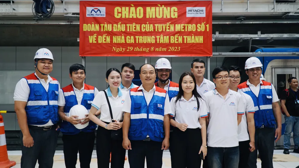 Kỹ thuật viên lái tàu, trưởng ga cũng được tham gia trải nghiệm tàu metro số 1.