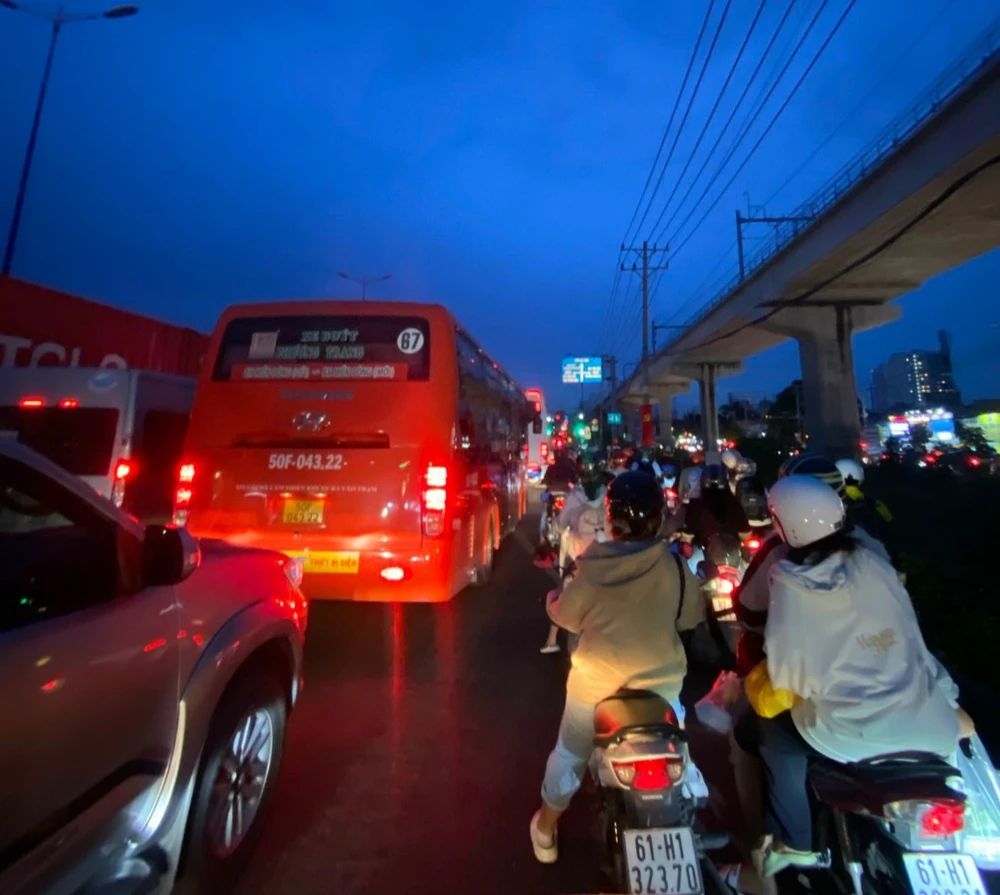 Đường Võ Nguyên Giáp có tình trạng ùn ứ nhẹ.