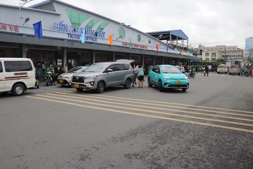 Bến xe Miền Tây cho biết năm nay lượng khách về quê khá sớm so với mọi năm.