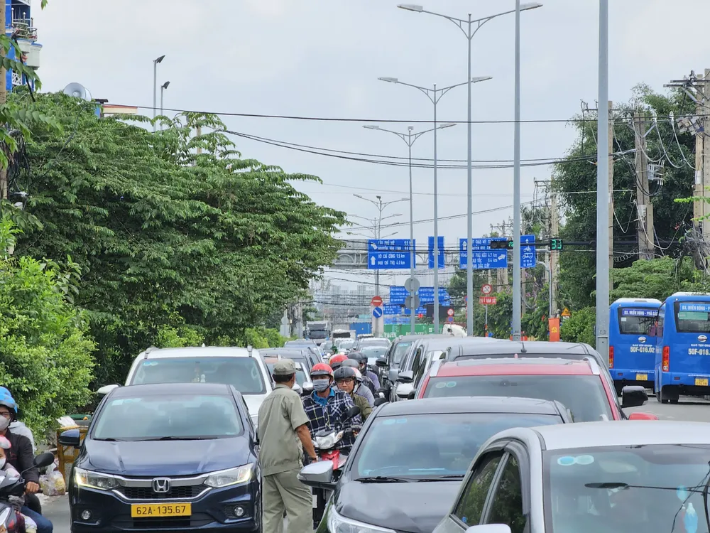 Vì vậy, phà Cát Lái đã huy động tối đa lực lượng, với 7 phà để giảm tải cho hành khách thời gian chờ đợi.