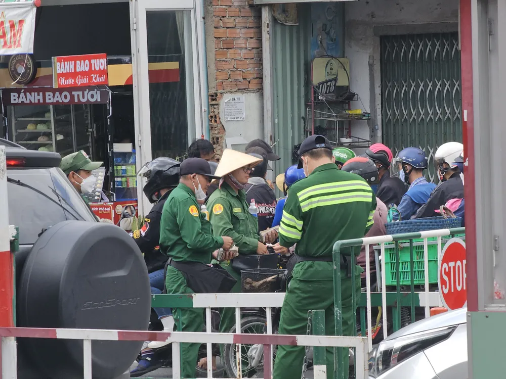 Đa phần người dân đều lựa chọn phương tiện cá nhân để di chuyển trong những hành trình ngắn. Số ít người dân chủ động né kẹt xe ở cao tốc TP.HCM - Long Thành - Dầu Giây.