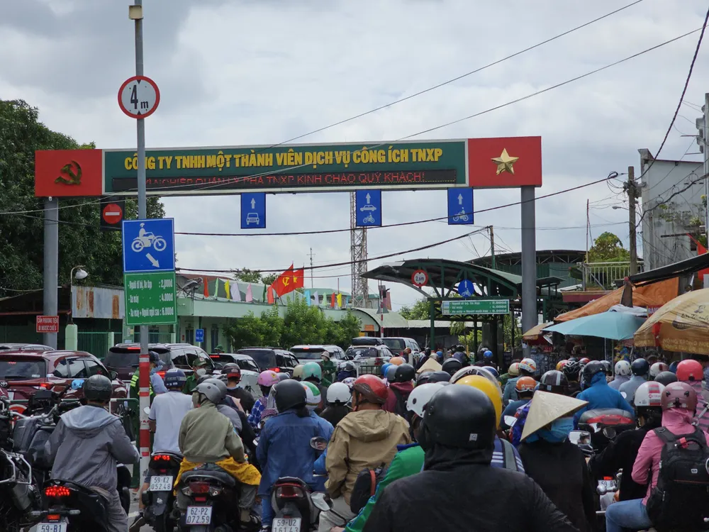 Ông Nguyễn Chiến Thắng, Giám đốc Xí nghiệp Quản lý phà Cát Lái cho biết ngày 1-9 là cao điểm của phà Cát Lái với khoảng 75.000 khách/ngày.