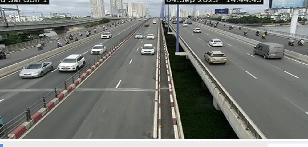 Đường Võ Nguyên Giáp cũng vắng vẻ.