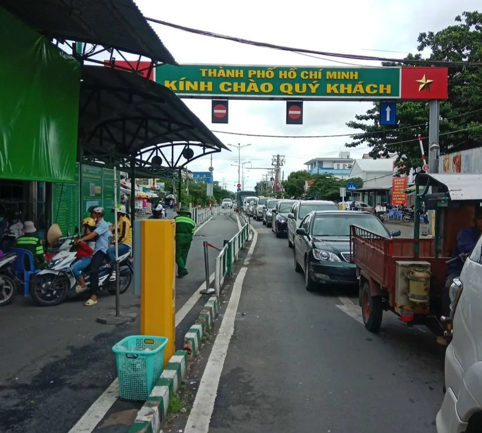 Phà Cát Lái, phía Nhơn Trạch bắt đầu có phương tiện trở về TP, song chưa đông đúc như mọi năm.