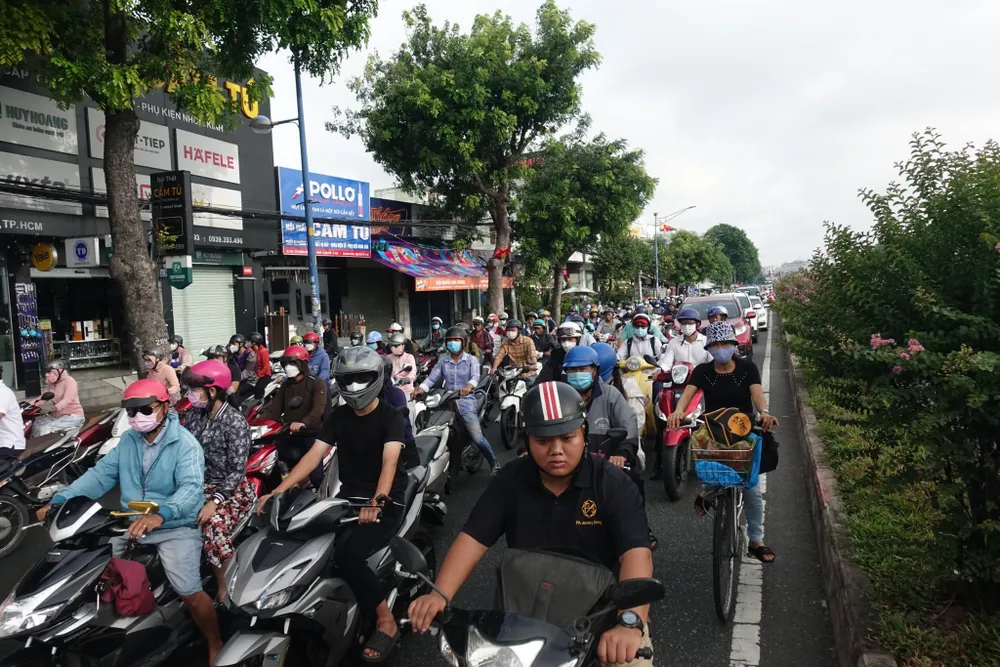 Khu vực từ quận 12, Hóc Môn, Củ Chi vào trung tâm TP đông đúc sau kỳ nghỉ dài. Khu vực từ quận 12, Hóc Môn, Củ Chi vào trung tâm TP đông đúc sau kỳ nghỉ dài.