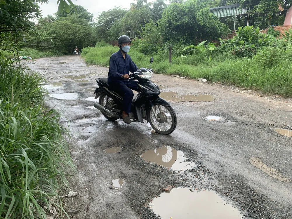 Video: Những tuyến đường ở TP Thủ Đức chi chít ổ voi, ổ gà duong-xuong-cap