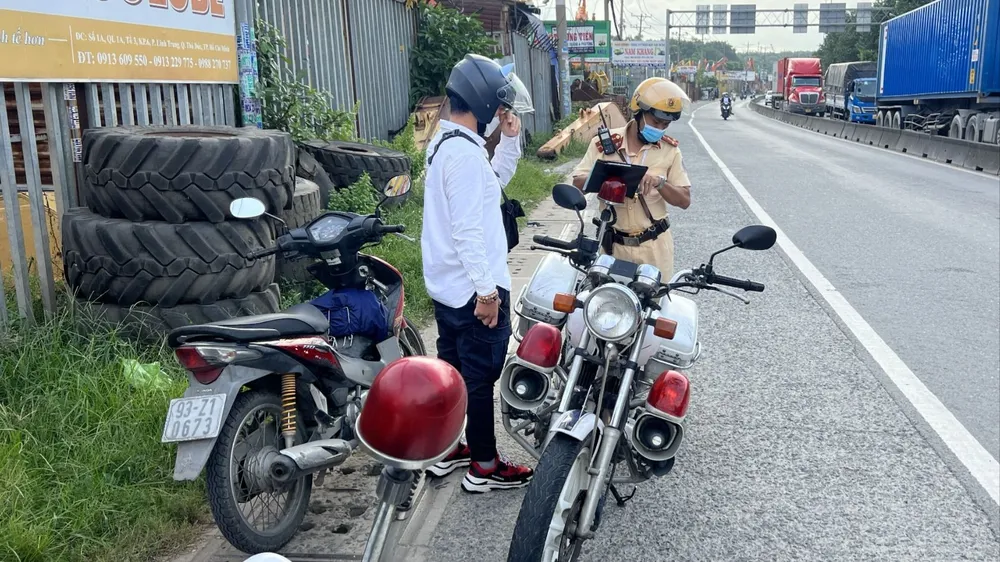 Tình trạng chạy ngược chiều khá phổ biến. chay-nguoc-chieu-5-1073-5534.jpg