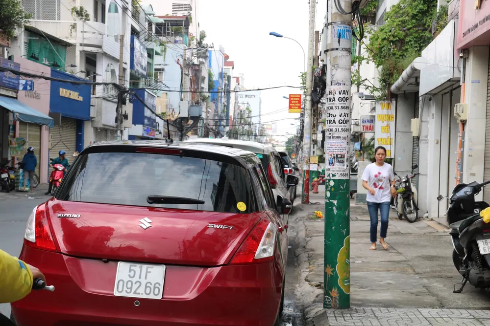 ...vẫn không thoát khỏi tờ rơi, rao vặt. ve-tranh 8.jpg