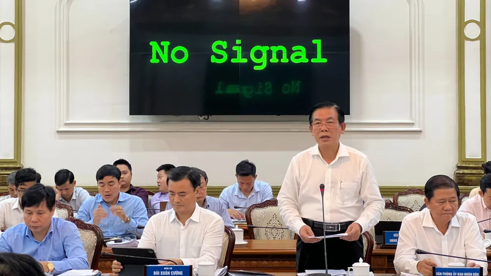 Ông Lương Minh Phúc báo cáo tiến độ dự án vành đai 3. vanhdai3