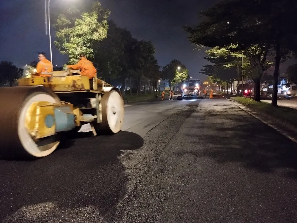 Công ty Phú Mỹ Hưng sửa chữa ban đêm để đảm bảo an toàn giao thông. nguyenvanlinh-1.jpg