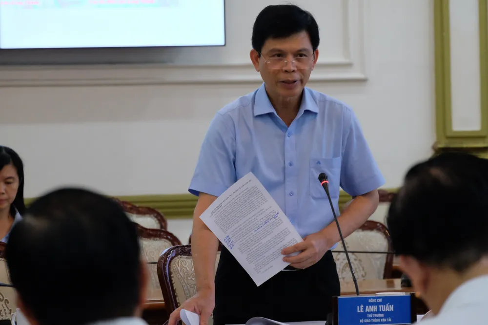Thứ trưởng Bộ GTVT Lê Anh Tuấn làm việc với TP.HCM và các địa phương. ongtuan.jpg