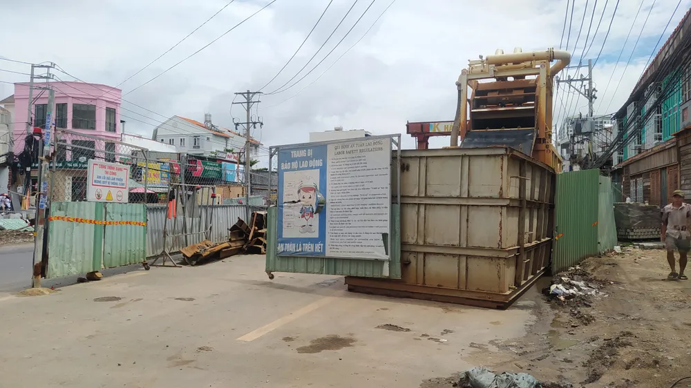 Khu vực thi công trên đường Lương Định Của. cb1850747d52a90cf043.jpg