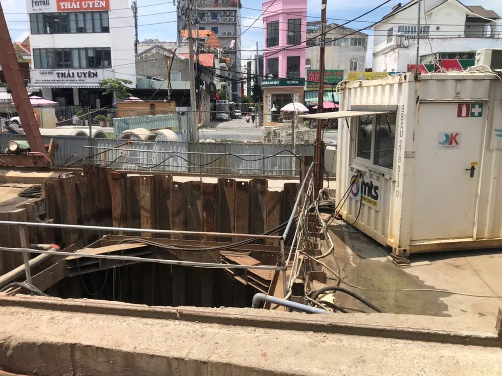 Bên trong dự án đang thi công. ECEC17BB-69C3-4ABF-9CB9-7EEF224EA59E.jpeg