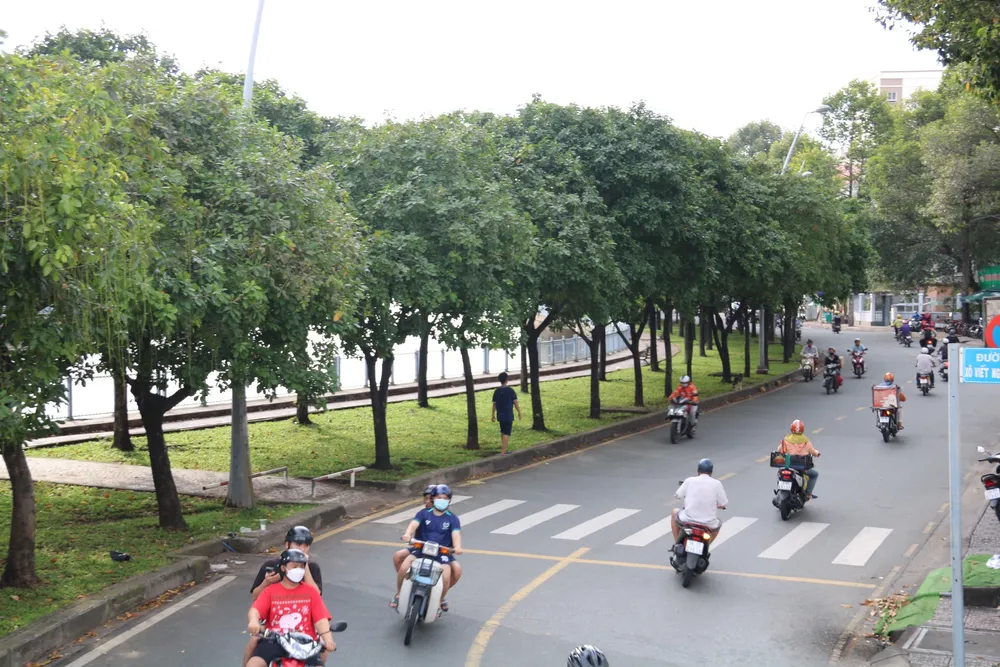 Một đoạn kênh Nhiêu Lộc - Thị Nghè được giữ gìn sạch đẹp tại phường Bến Nghé, quận 1 z4767948899185_9ca2e6685e8ce23a5503418b2ff85b50.jpg