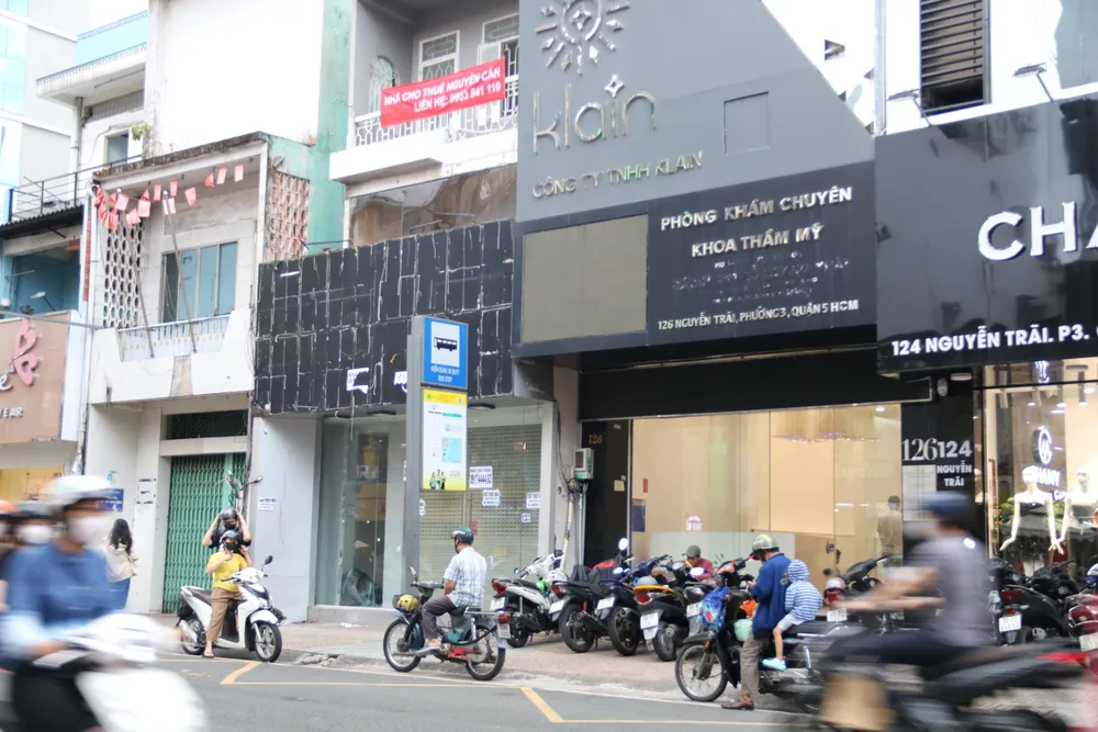 Nhiều mặt bằng trống liền kề nhau. z4771356932868_33a9452f938f429cbec9f325cc9d2a8d.jpg