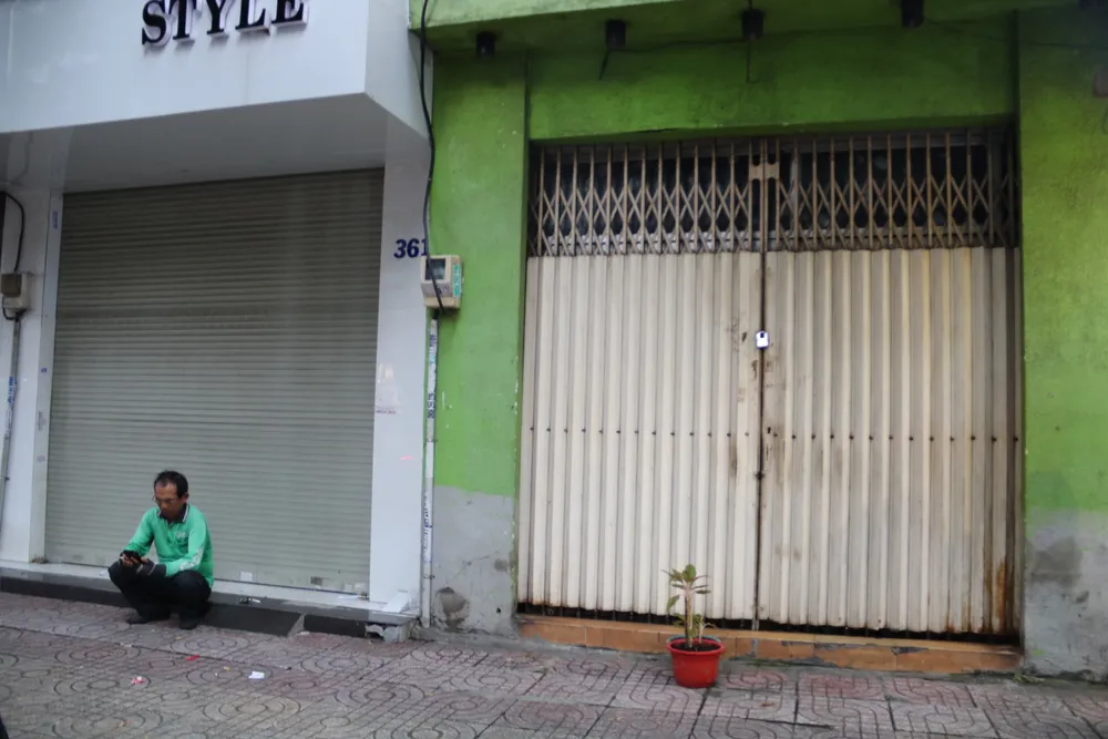 Nhiều cửa hàng đóng cửa rất sớm. z4771356942738_8fcfa7d05bc3efb76c68c24c9b34051d.jpg