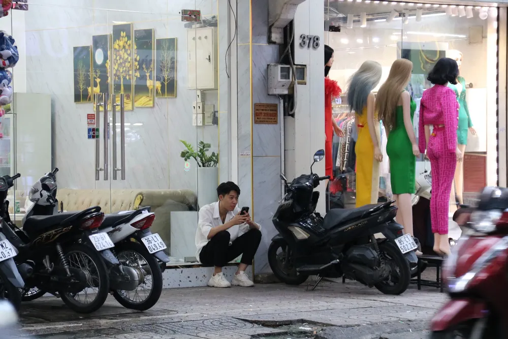 Thiếu người mua thừa người bán z4771356944660_26701cfad25c6b28f36390ca50c09b11.jpg