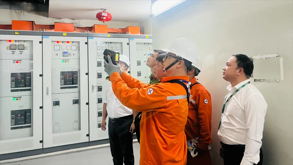 Tuyên truyền phòng chống cháy nổ trong khu chung cư. Ảnh: ĐÀO TRANG phong-chong-chay-no