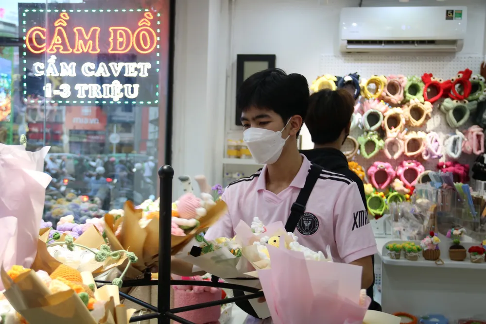 Hoa len được nhiều bạn nam lựa chọn làm quà tặng. z4796137283612_457e73717c628837c261dd22e293df48.jpg