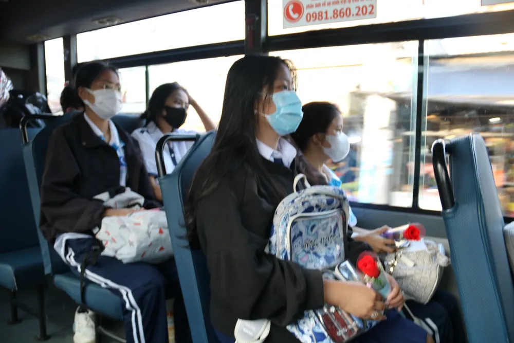 "Ai thấy khách cầm hoa bước xuống xe là biết đi xe anh Huy liền" - anh Huy nói vui. z4800200675068_d1c5eac58770b52c5bb70c0643132e4d.jpg