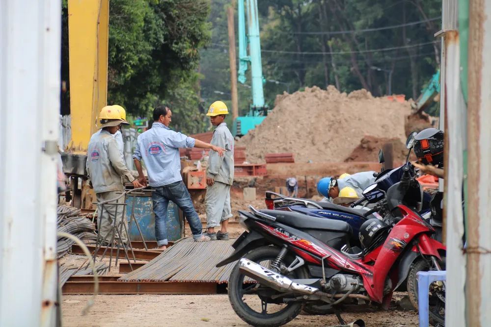 Nhiều dự án cải thiện ùn ứ khu vực đường Trần Quốc Hoàn được gấp rút thi công. z4809824841294_8ecef191dd9a510136011b99fc5522ad.jpg