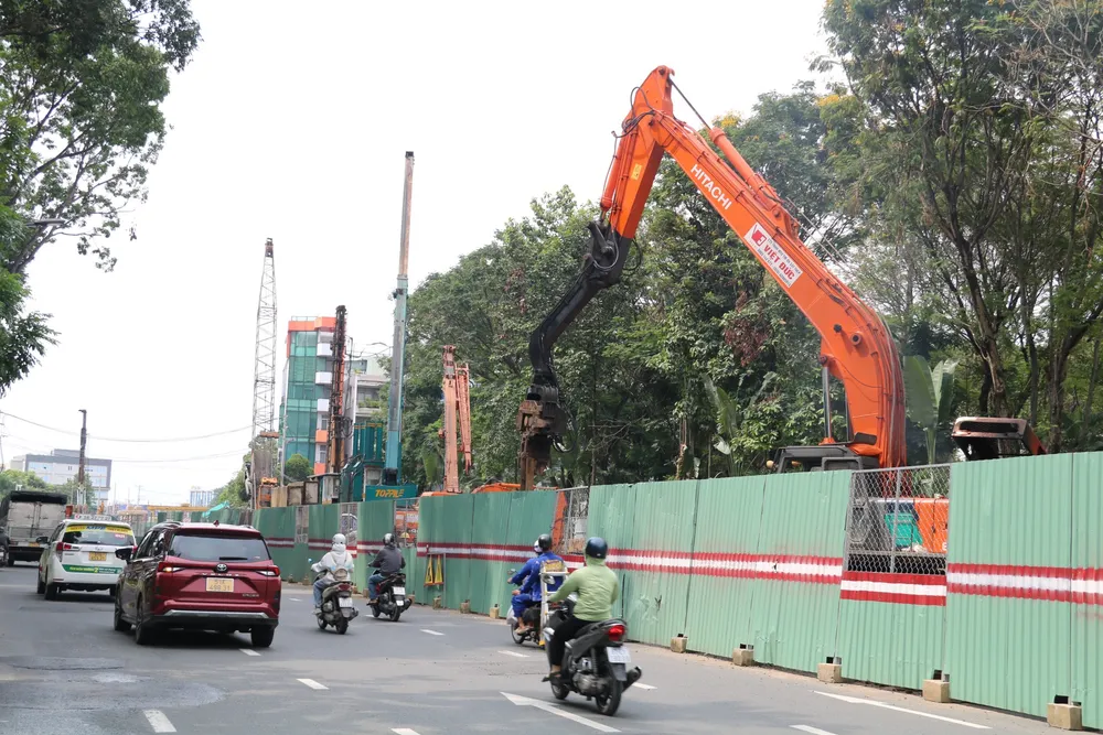 Khu vực triển khai thi công chính là một trong những điểm ùn ứ ở cửa ngõ sân bay Tân Sơn Nhất. tran-quoc-hoan