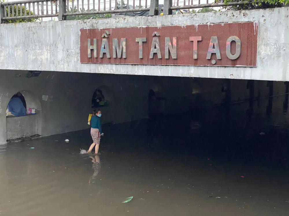 Hầm chui Tân Tạo bị ngập. z4810763243017-1b96835956ec9491b75c1d6d3af3efbd-6573-6892.jpg