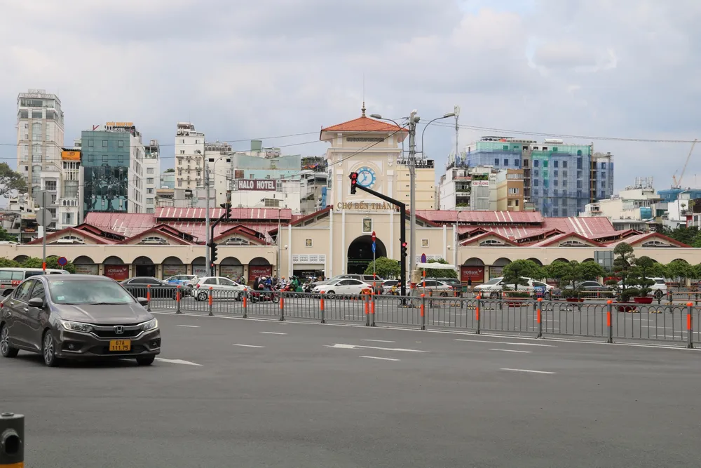 Diện mạo trước khu vực trung tâm Bến Thành, quận 1 cho-benthanh.jpg