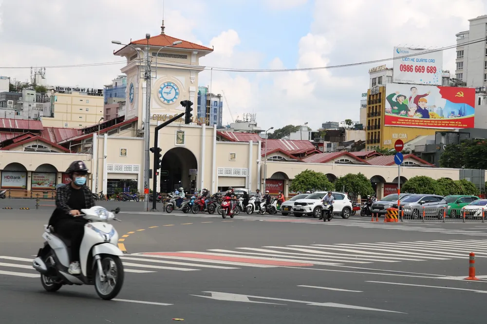 Giao thông tại nút giao trước chợ Bến Thành thông thoáng. z4815497415143_9a54d221be5d963044df37a9f26a1711.jpg