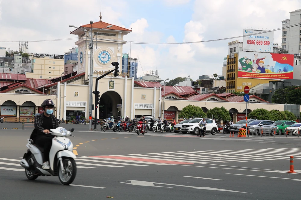 Khởi công dự án cải tạo cảnh quan chợ Bến Thành vào tháng 10-2024. Ảnh: NHƯ NGỌC Khởi công dự án cải tạo cảnh quan chợ Bến Thành vào tháng 10
