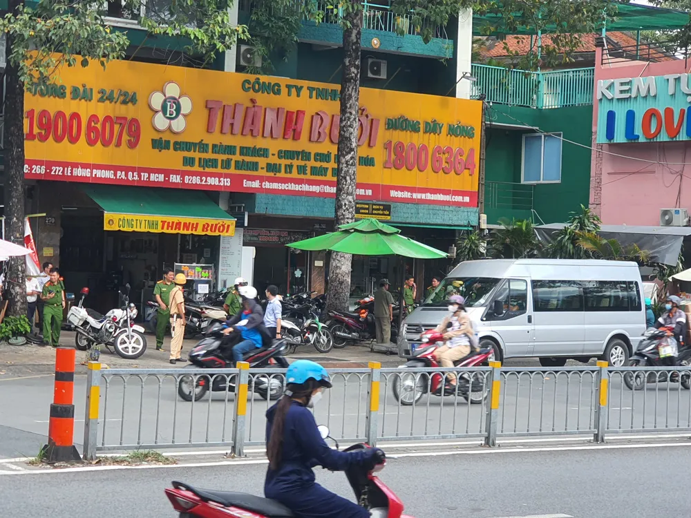 Rất đông lực lượng đang có mặt tại đây. z4819765443412_3a9777ce03ab583c8eb411be85411a7c.jpg