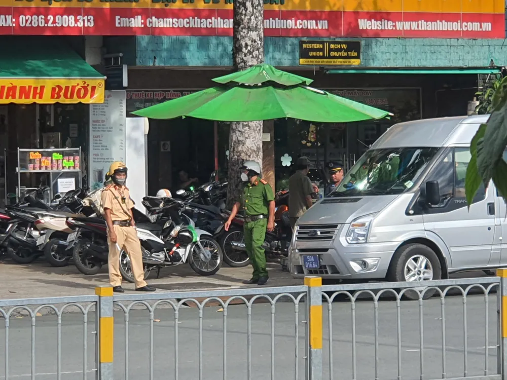 Công an TP.HCM đang kiểm tra. z4819765675710_67b1019c25cd701b8c3be18a95bb23ea.jpg