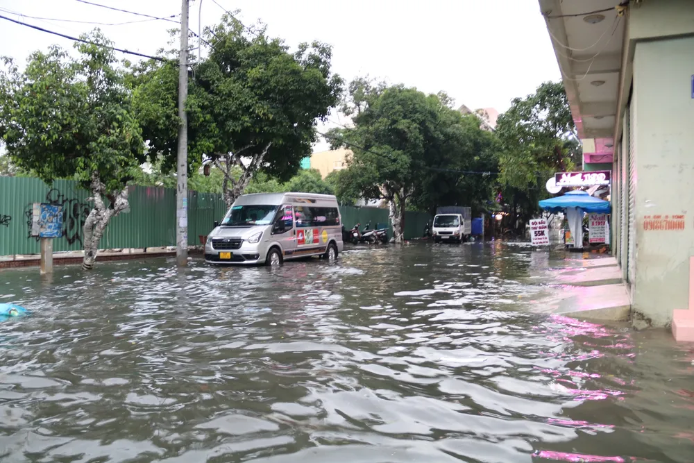 Đường số 4, phường An Lạc, quận Bình Tân, ngập sâu. ngap-16.jpg